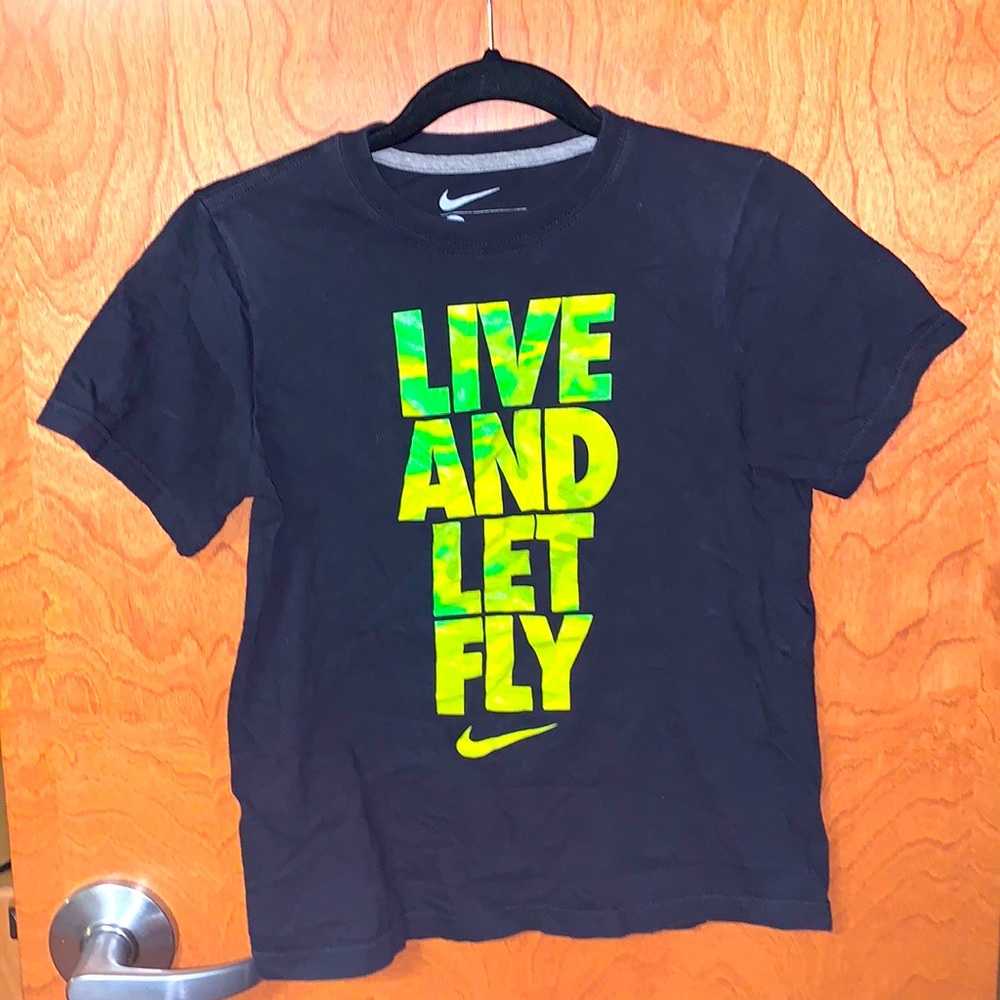 Black, yellow, and green Nike T-shirt.Size:medium